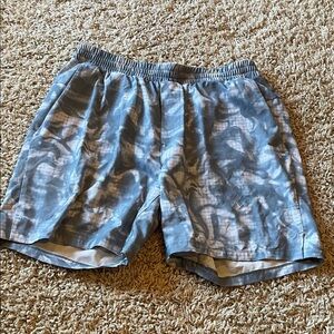 lululemon athletica Men's Light Blue Gray Patterned Athletic Shorts